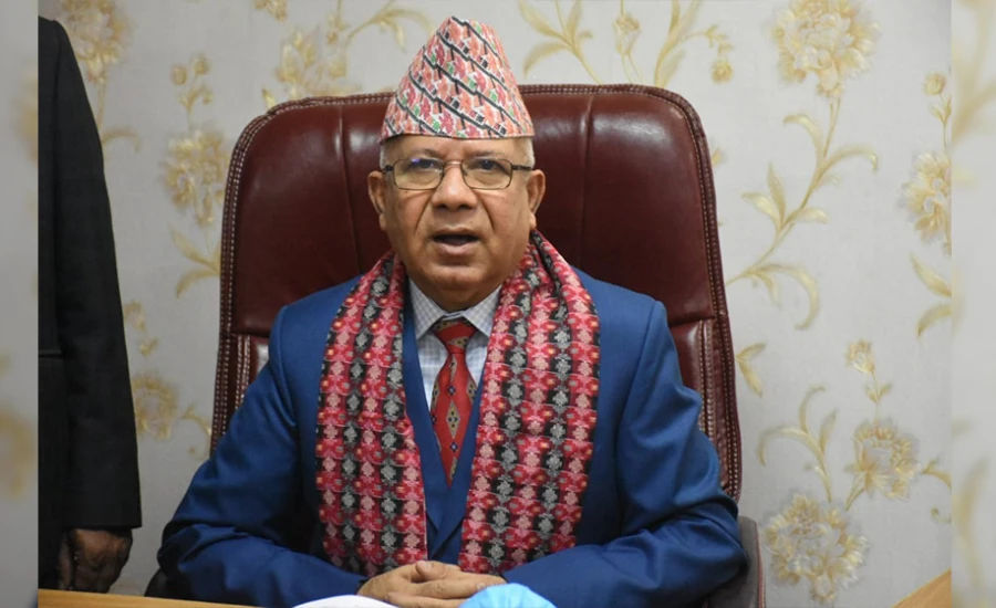 युरोप भ्रमणमा माधव नेपाल