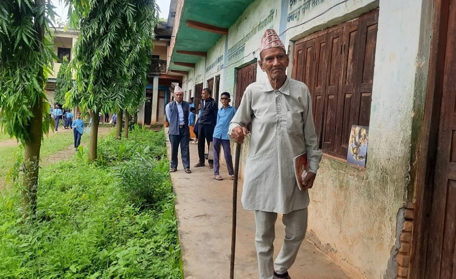 वर्ष ९०,कक्षा एक ! स्कुल जान लाग्ने समय  १ घण्टा, विद्यार्थी  प्रेमबहादुर डाँगी