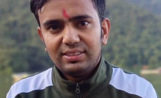 गजल - निर्बलहरूमा बल देख्नुपर्छ