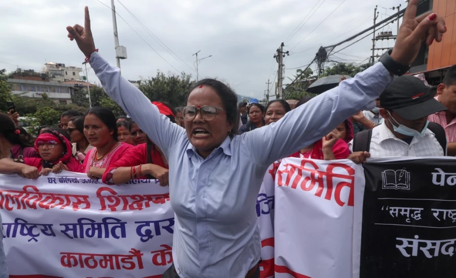 राहत शिक्षकहरूले सडक छोड्न मानेनन्