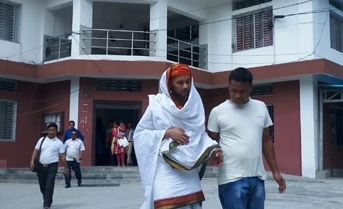 कथित धर्मगुरु श्रीनिवास विरुद्द मुद्दा दायर