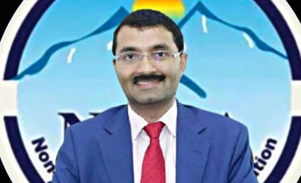 एनआरएनए  अध्यक्ष आरके शर्मा नेतृत्वद्वारा भूकम्पग्रस्त क्षेत्रमा २१ लाख सहयोग