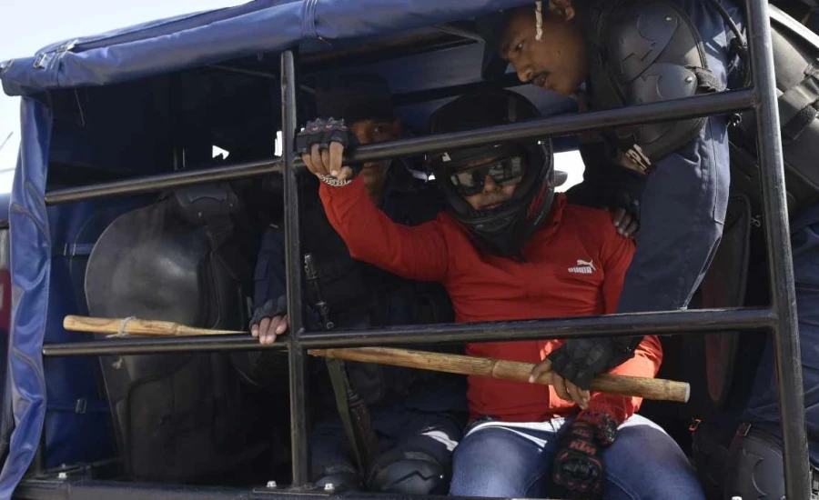 श्री निवास सहित दुर्गा प्रसाईका कार्यकर्ता विरुद्ध मुद्दा