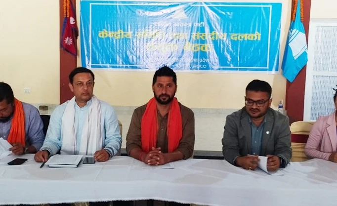 रास्वपाको  एकेडेमीबाट प्रशिक्षित नभएको  व्यक्ति कुनै पनि तहको उमेदवार बन्न नपाउने