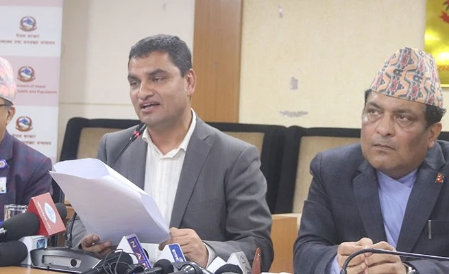 स्वास्थ्य बीमाको दायरा कम्तीमा ५ लाख बनाउने तयारी छ - स्वास्थ्यमन्त्री पौडेल