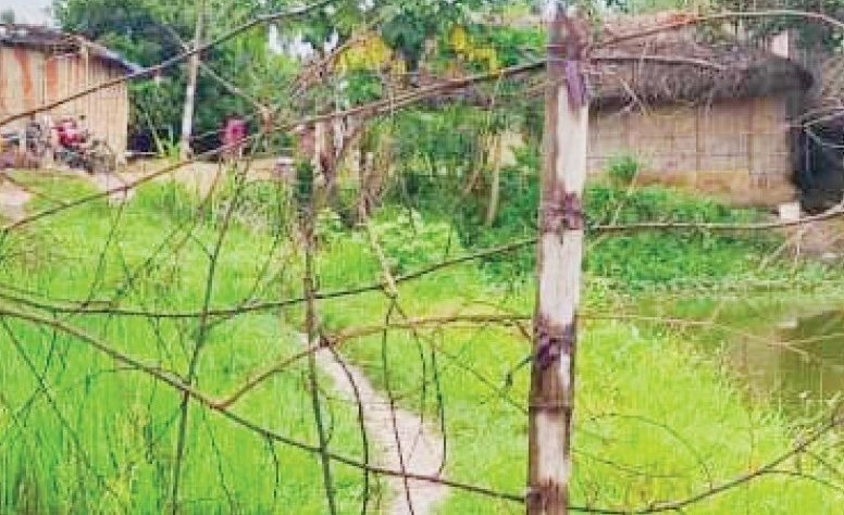 मुसहर हिँड्ने बाटोमा काँडेबार
