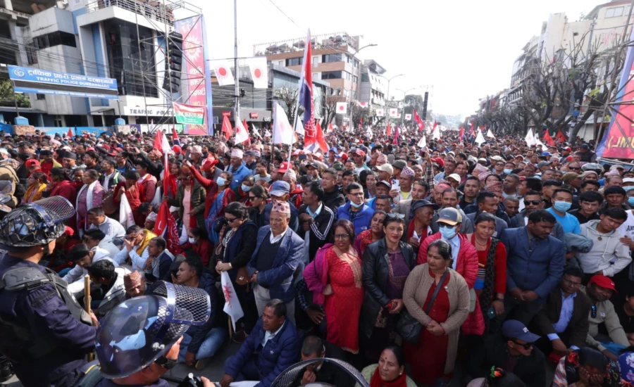 एमालेलाई काठमाडौँ  महानगरको एक लाख जरिवाना, दरबारमार्गमा फोहोर गरेको आरोप