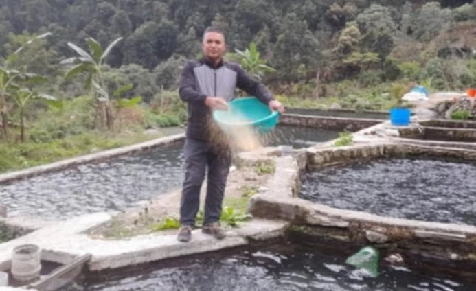 रेन्बो ट्राउट माछा बेचेर वार्षिक तीन करोड आम्दानी
