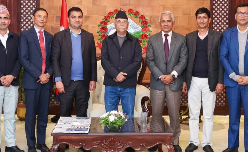स्वास्थ्य बीमा रकम ५ लाख पुर्याउने योजनाको प्रतिवेदन प्रधानमन्त्रीसमक्ष पेश
