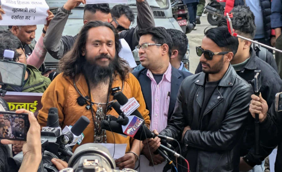 गृहमन्त्री लेखक जातीय हिंसाका मतियार बनेको भन्दै राजिनामा दिन खगेन्द्र सुनारको माग