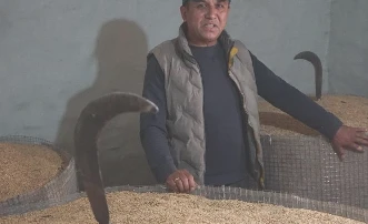 विदेश र बजारबाट गाउँ फिरेका ध्रुर्व रैथाने खेतीमा रमाए