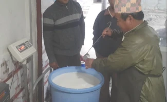 दुध बेचेर मासिक दुई लाख कमाइ