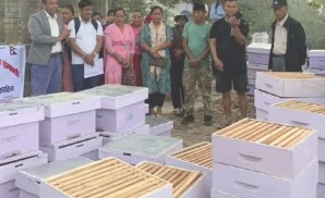 बन्दीपुरका एक सय किसानलाई मौरीसहित घार वितरण