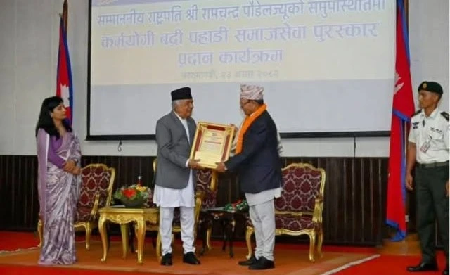 पूर्व राजदूत पदम सुन्दास ‘कर्मयोगी बद्री पहाडी समाजसेवा पुरस्कार’बाट सम्मानित