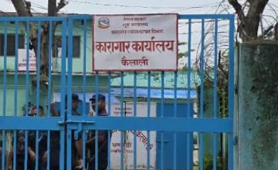 कैलाली कारागार अझैसम्म कैदीको कब्जामा, ग्यास सिलिण्डरमा आगो लाउने चेतावनी