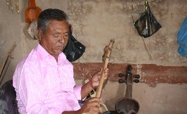बिक्न छाडे सारङ्गी, सुनिन छाड्यो धुन