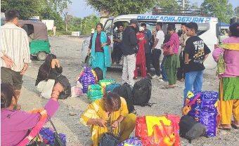‘चाडपर्व छोडेर काम खोज्न भारत’