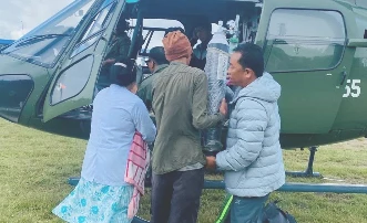 हेलिकप्टरमार्फत् सुत्केरी र शिशुको उद्धार