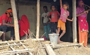 सामान्य विवादले ठूलो रुप लिँदा दलित बस्तीमा तोडफोड र लुटपाट