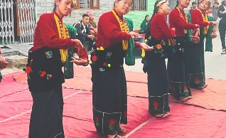 देउसी भैलोमार्फत मौलिक संस्कृतिको जगेर्ना गर्दै विद्यार्थी